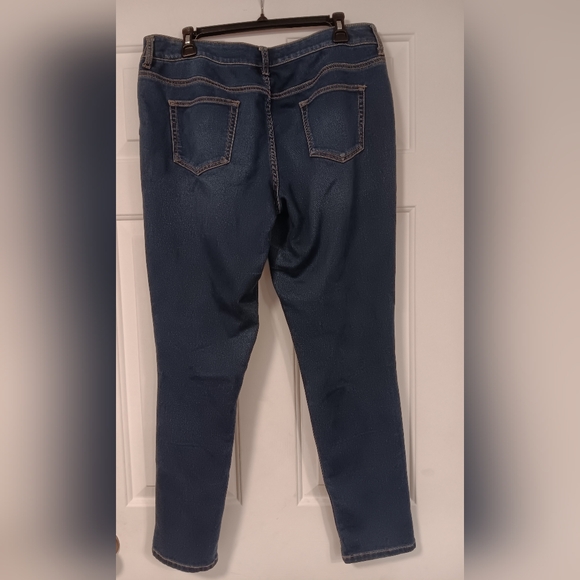 Maurices denim jeans L-R - Picture 2 of 5